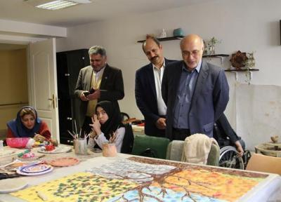 تجلیل از هنرمندان برتر صنایع دستی موسسه نیکوکاری رعد