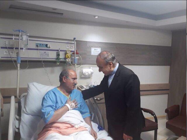 عیادت وزیر ورزش از مهدی تاج در بیمارستان