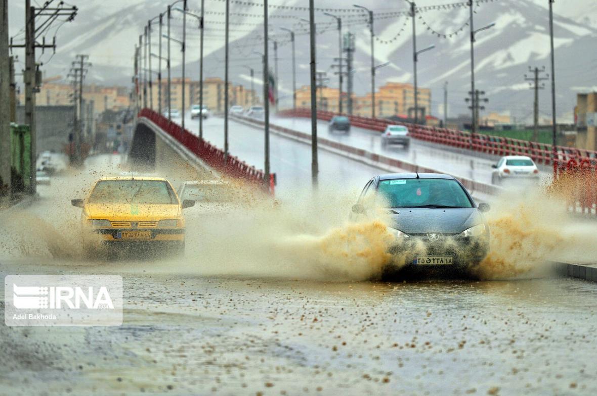 خبرنگاران رفع 42 مورد آبگرفتگی در شهر کرج خبرنگاران برطرف 42 مورد آبگرفتگی در شهر کرج
