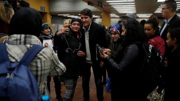 هدف نخست وزیر کانادا از گرفتن سلفی با مسافران مترو چیست؟