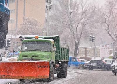 شن پاشی در تهران همچنان ادامه دارد ، اقدامات لازم جهت یخ زدایی شهر
