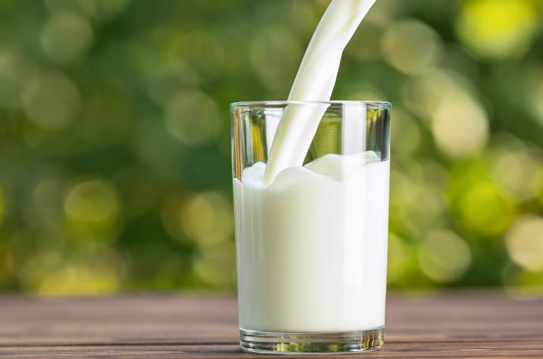 هرگز شیر را با این 11 ماه غذایی نخورید!
