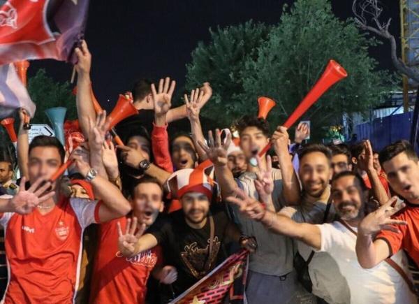 ببینید ، واکنش هواداران مقابل مدیرعامل پرسپولیس؛ کاش قهرمان نمی شدیم ...